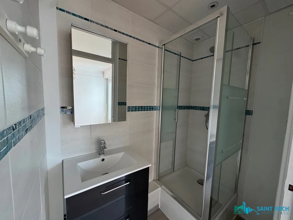 Salles de bain - Appartement T5 avec Balcon et Garage au Centre-ville du Havre