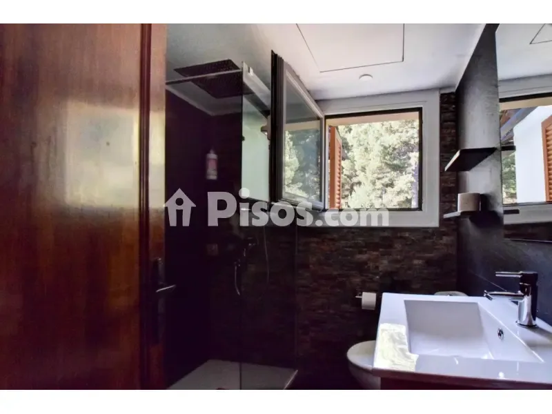 Bathrooms - Duplex with Terraces in La Molina
