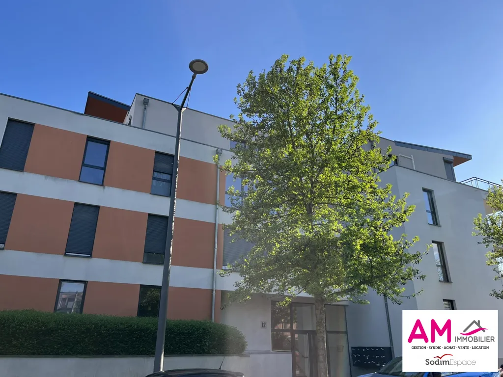 Extérieur - Appartement avec Balcon dans Copropriété Moderne à Cernay