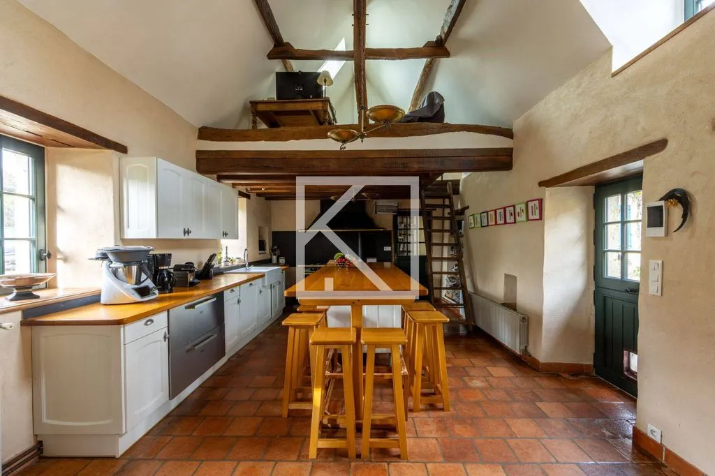 Cuisine - Maison de Luxe avec Piscine à Chevillé