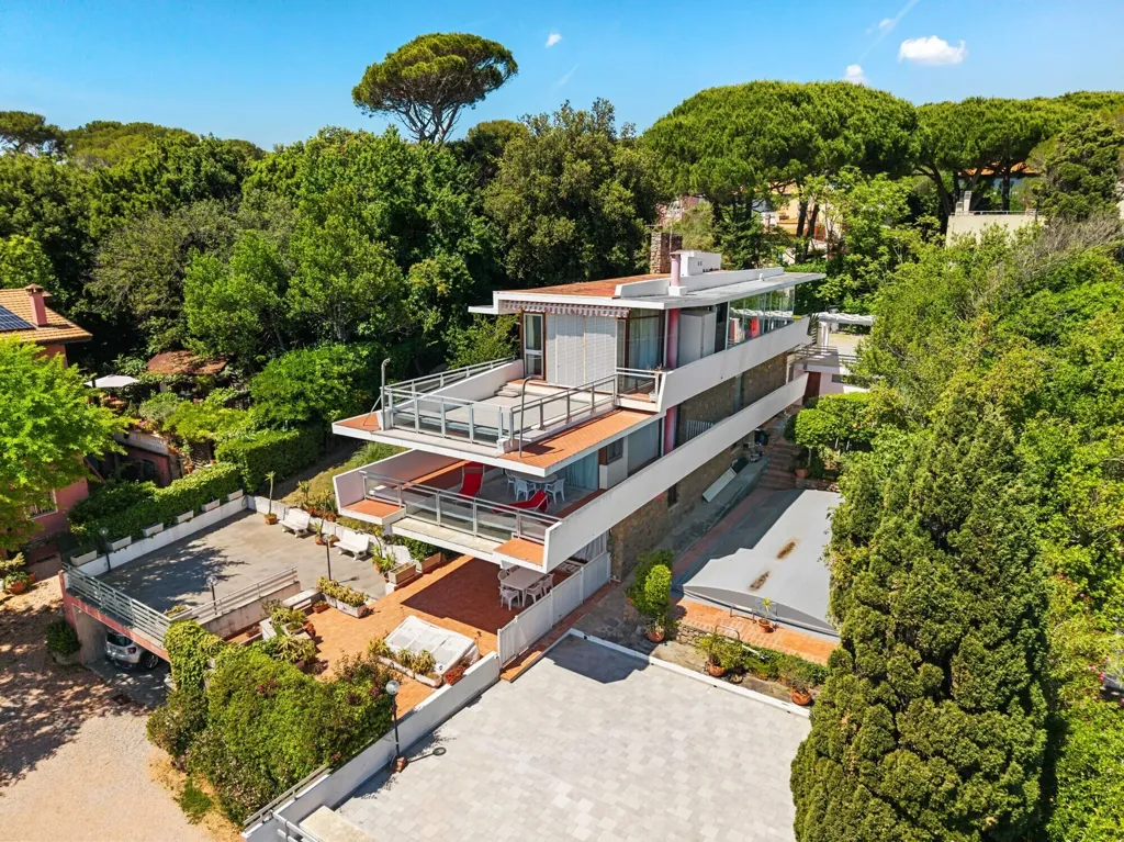Vista aerea - Villa fronte mare con terrazze a Castiglioncello