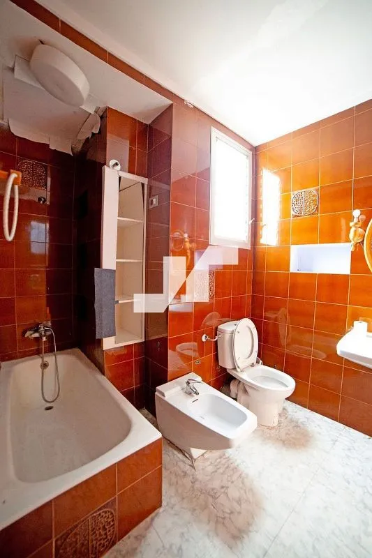 Vannitoad - Three-Storey House with Terraces in Vila-real Centre