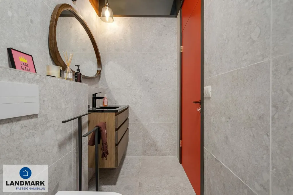 Bagni - Renovated Retro Office Space in Reykjavik