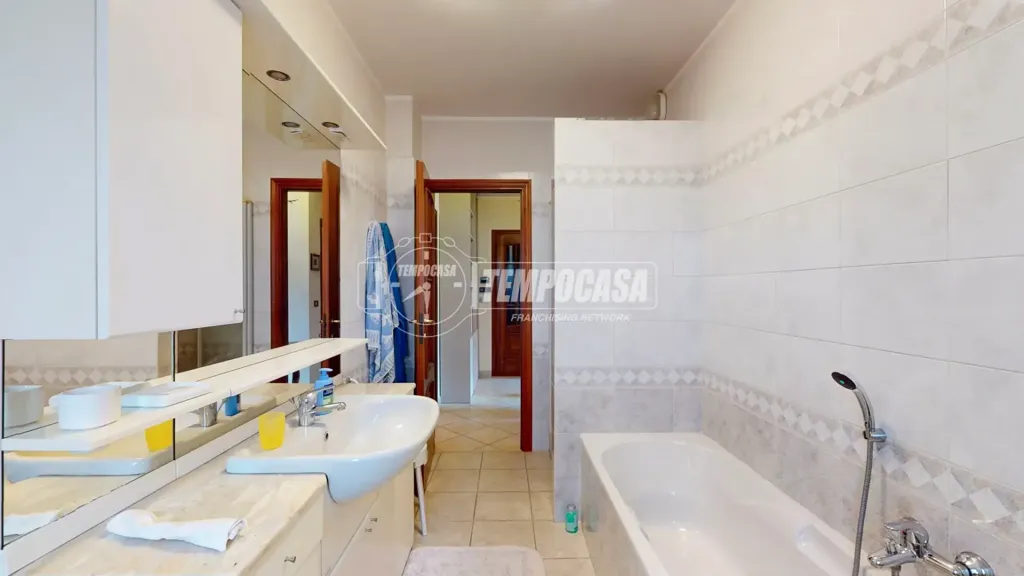 Vannitoad - Spacious Apartment with Balcony in La Loggia