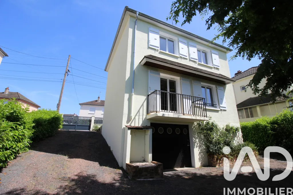 Extérieur - Maison avec Jardin Arboré et Balcon à Proximité