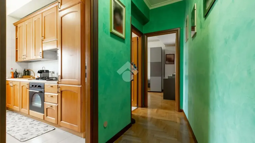 Köök - Trilocale with High Ceilings in Rome