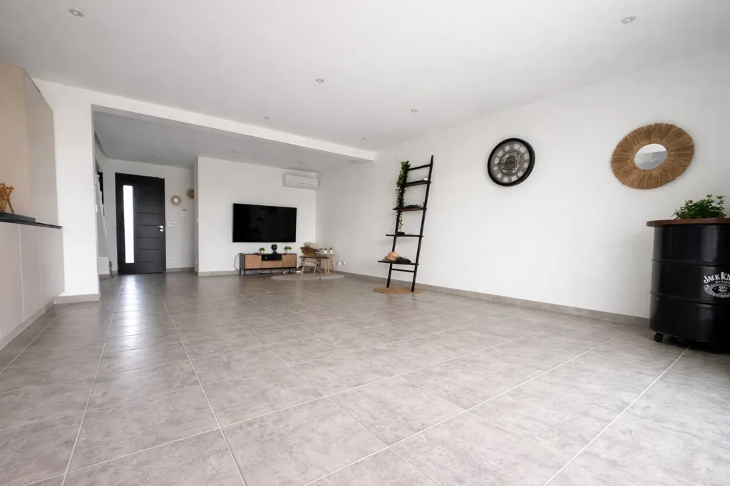 Elutuba - Recent House with Pool and View in Codognan