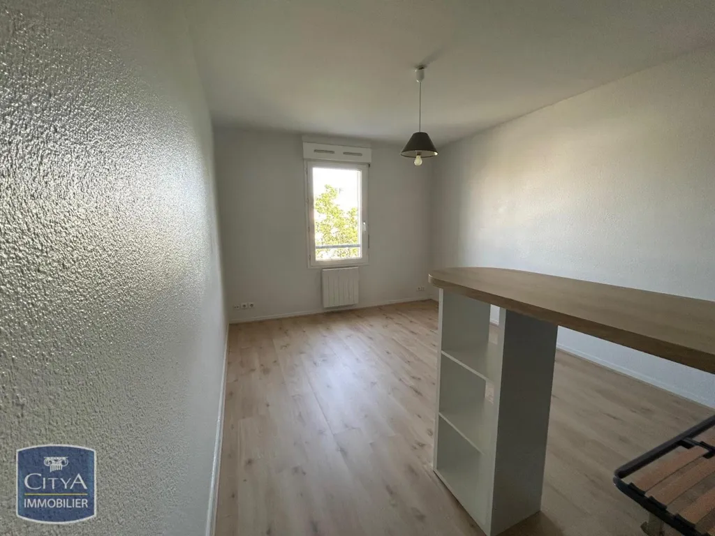 Toad - Studio with Parking in Niort