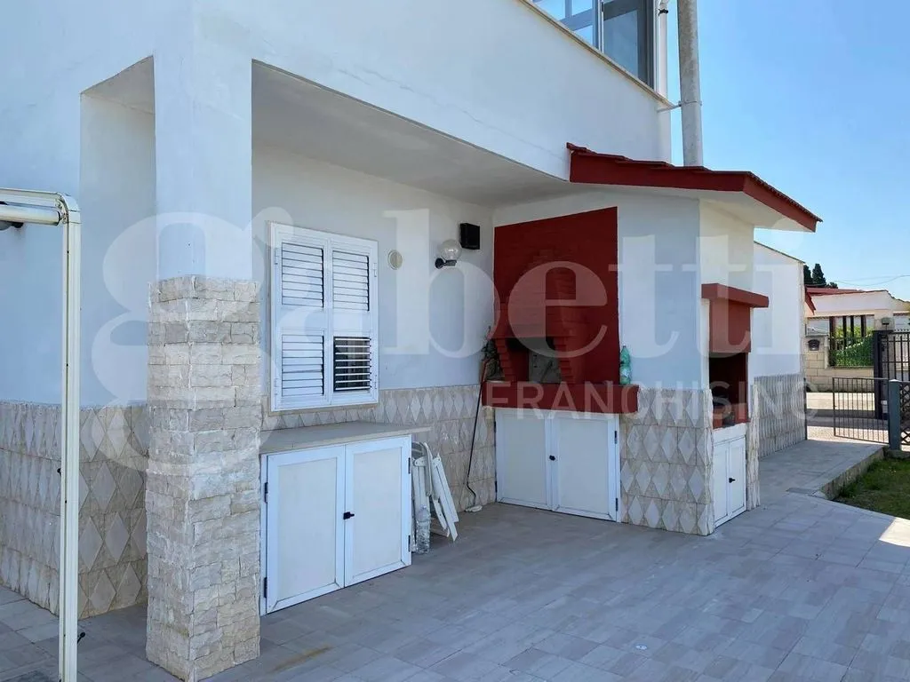 Exterior - Versatile Villa with Garden in Trani