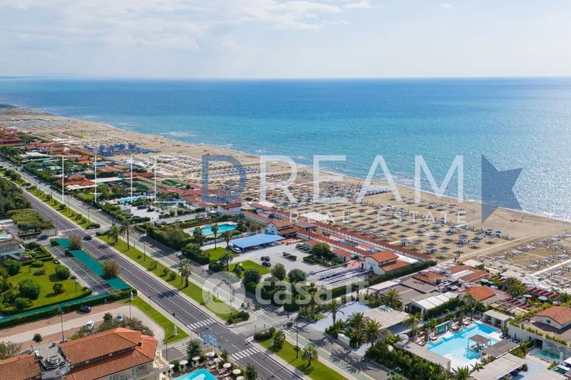 Contemporary Villa with Pool in Forte dei Marmi