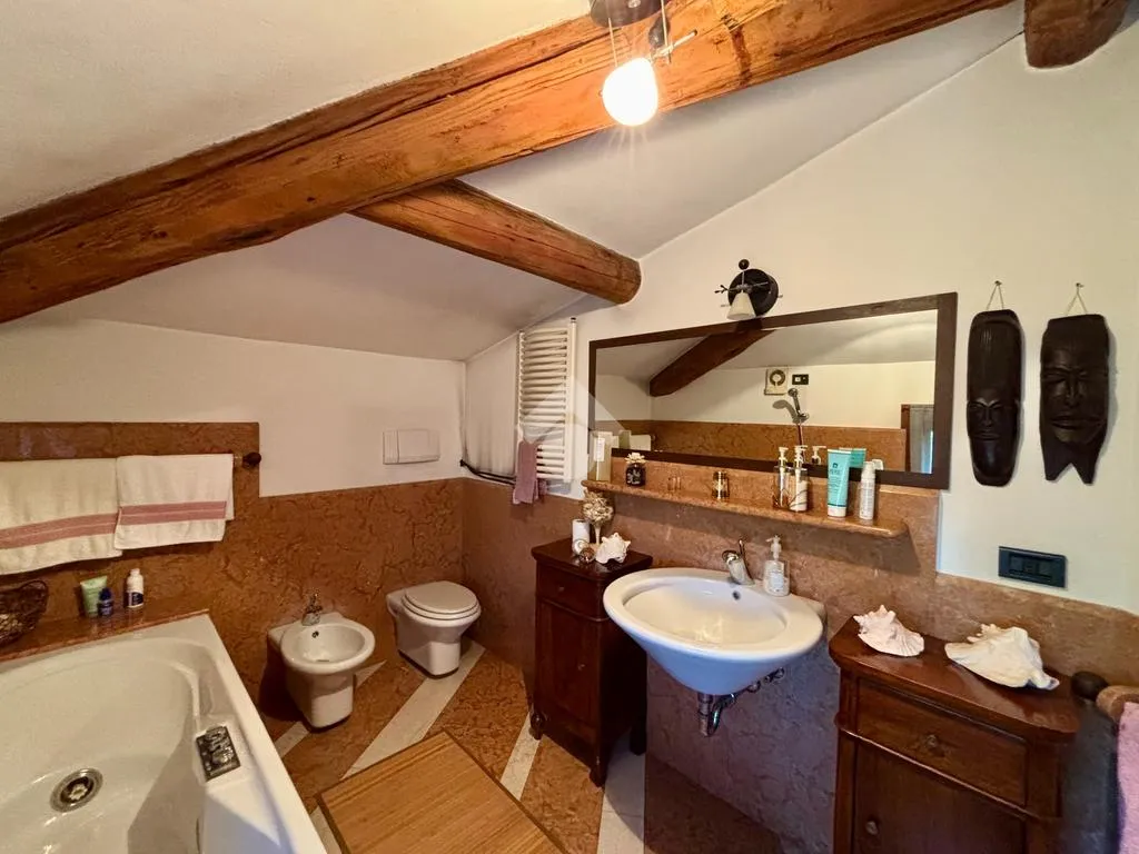 Bagni - Historic Villa with Pool in Sona