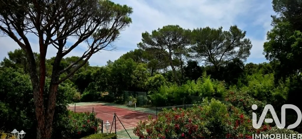 Aed - Renovated 2-Bed Apartment with Pool in Saint-Raphaël