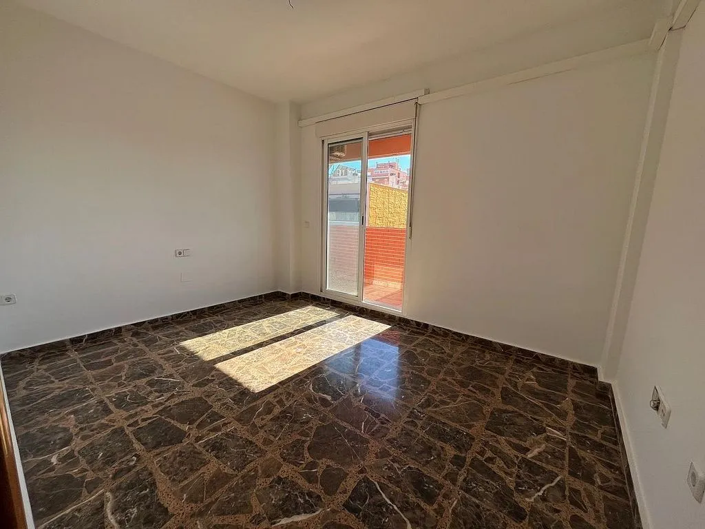 Rooms - Apartment with Balcony in Barrio de Peral