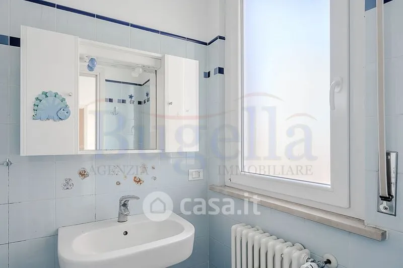 Salles de bain - Rear-Facing Apartment with Balcony in Cossato
