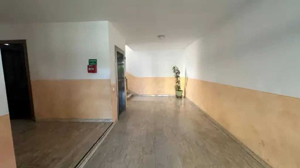 Hallway - Rustic-Style Apartment with Balcony in Vignola