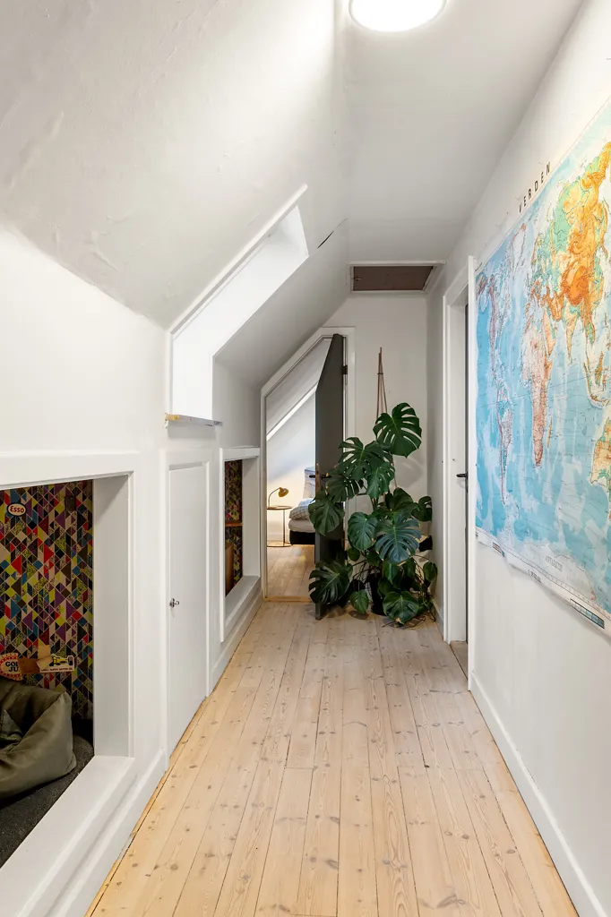 hallway_entrance