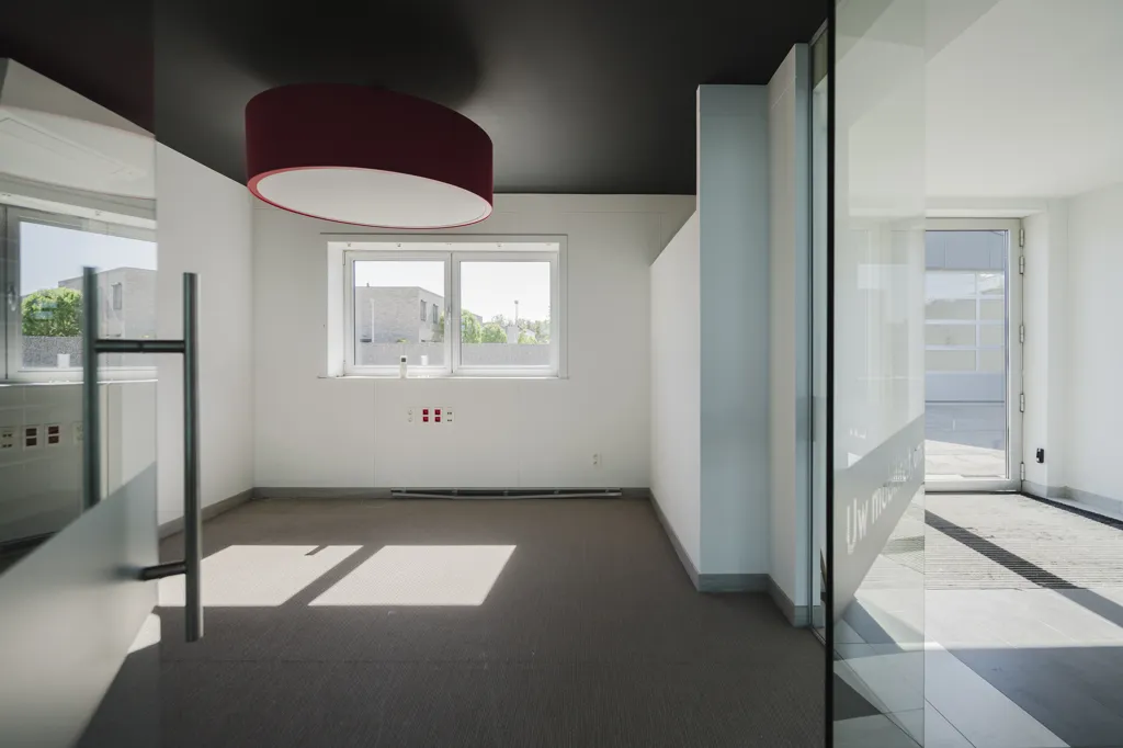 Entrée - Showroom avec atelier et parking à Zwevegem