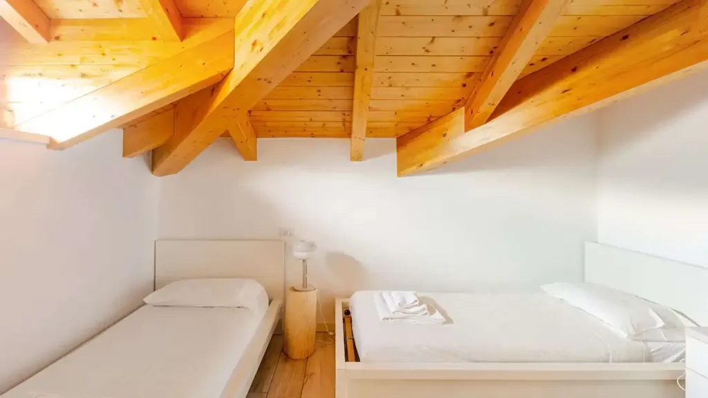 Chambres - Mansard Apartment with Lake View in Menaggio