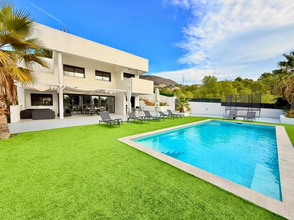 Bassein - Chalet with Pool in Altea