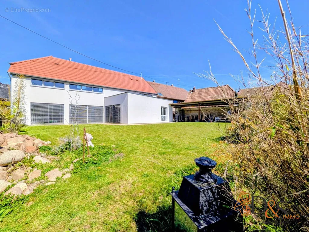 Aed - Contemporary Villa with River View in Sentheim