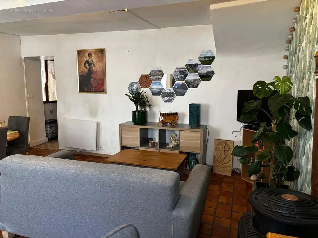 Living Room - Historic House with Garden in Issou Centre