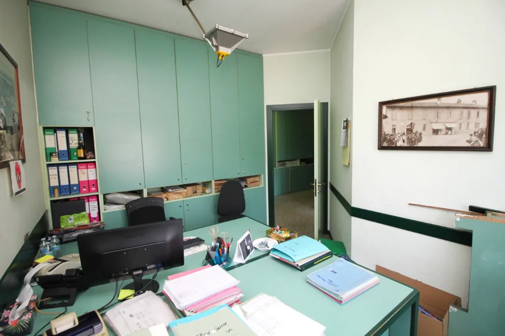 Kabinet - Office with Parking in Central Lainate