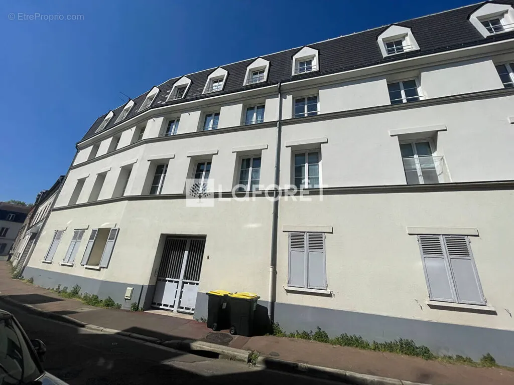 Exterior - City Centre Flat with Balcony in Deuil-la-Barre