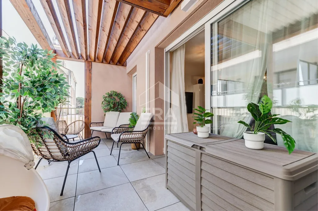 Balcony - 4-Piece Flat with Terrace in Nice Saint-Isidore