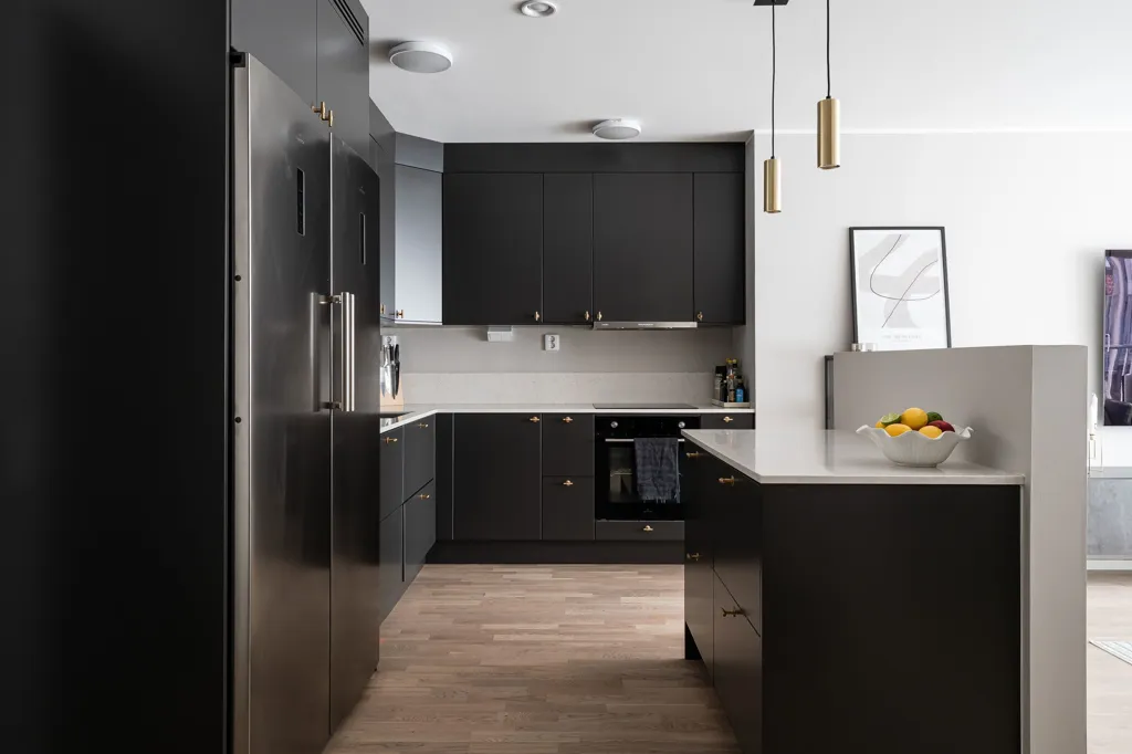 Cuisine - Modern Apartment with Balcony in Central Location