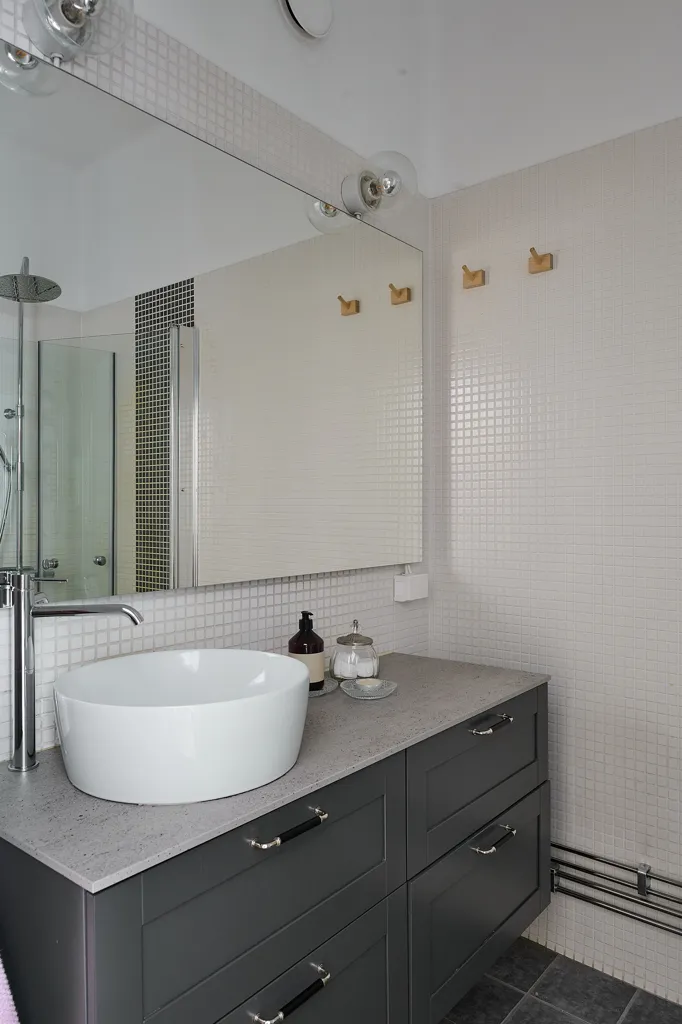 Salles de bain - Charming 2.5-Bedroom Flat with Garden View in Hornstull