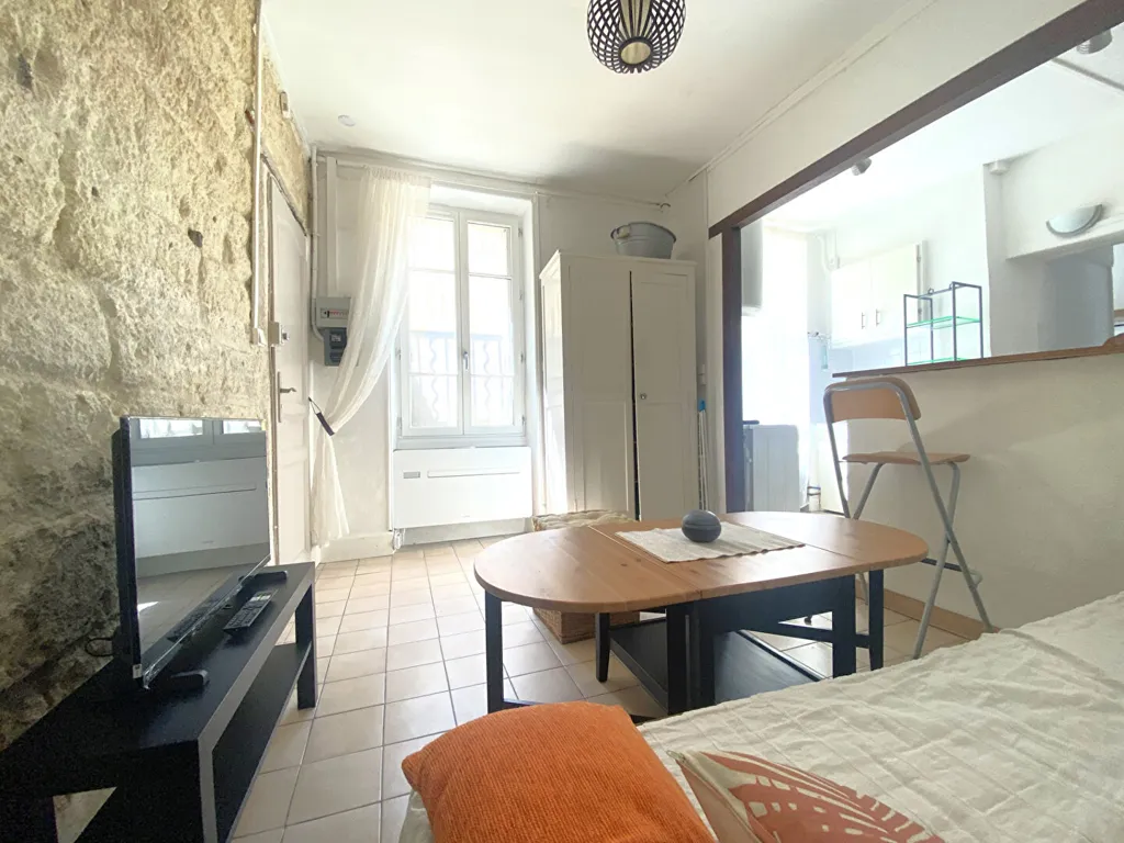 Living Room - Characterful 2-Bedroom Apartment in Avignon