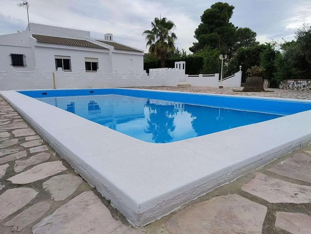 Piscine - Chalet with Pool and Terrace in Turís