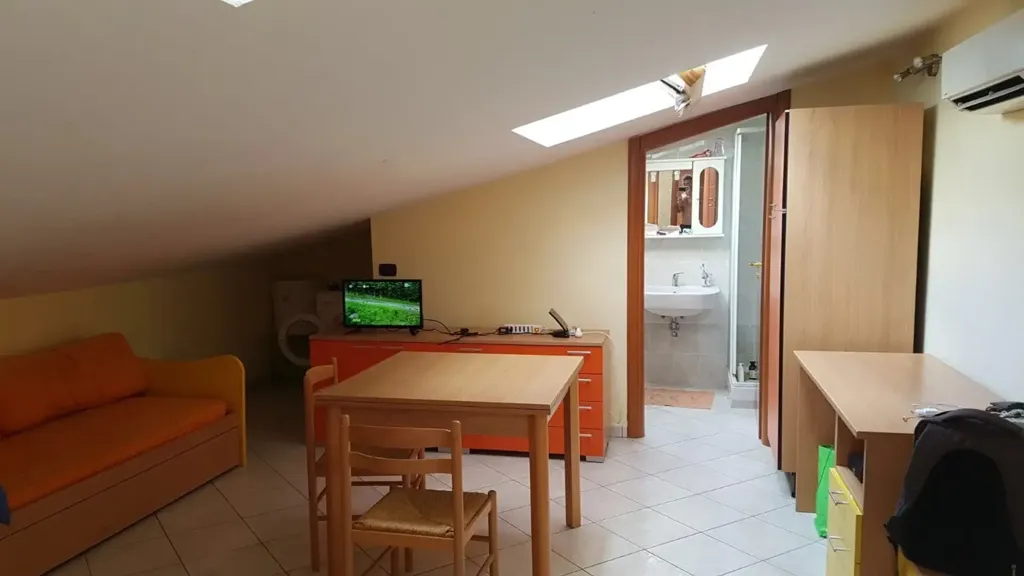 Pièces - Mansarded Apartment with Parking in Rende