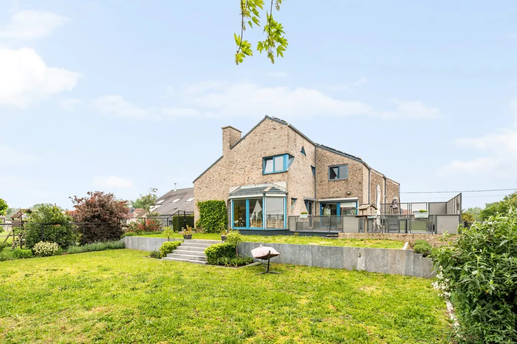 Giardino - Villa with Playful Architecture in Nieuwerkerken