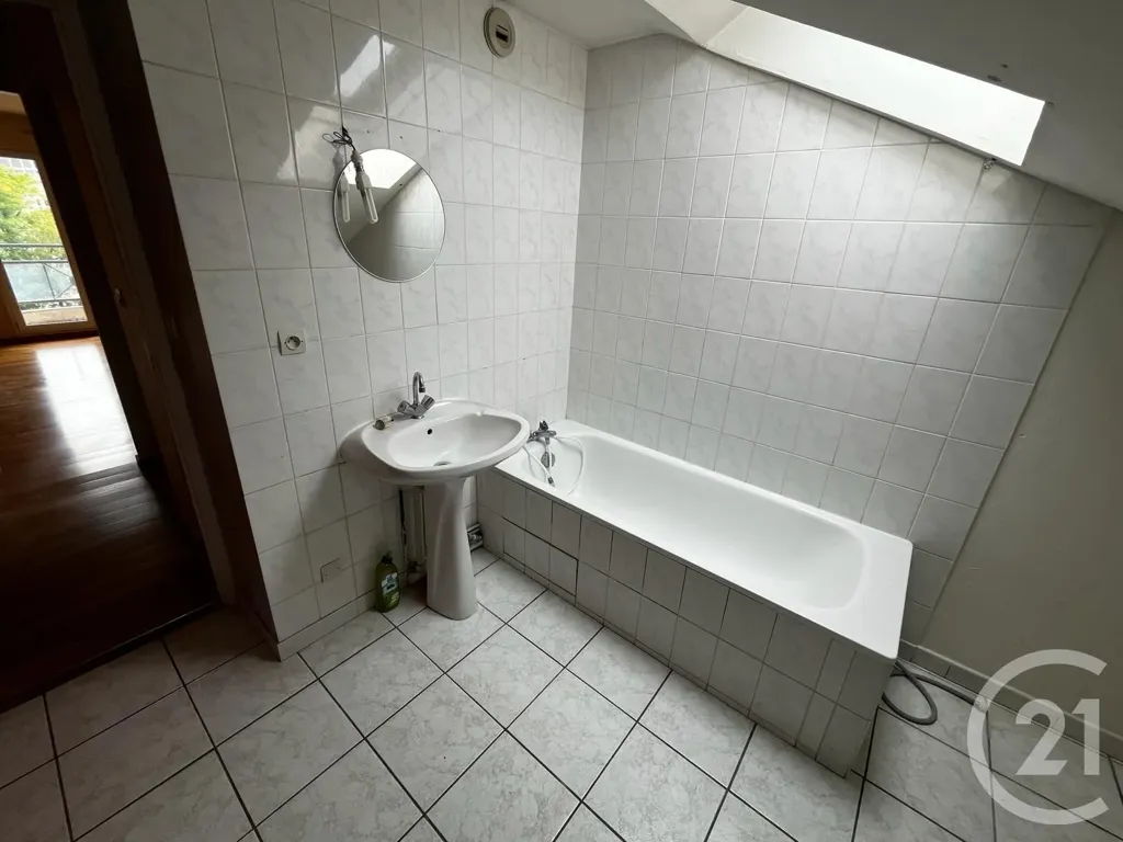 Salles de bain - Appartement F2 avec Balcon en Cœur de Ville à Verdun