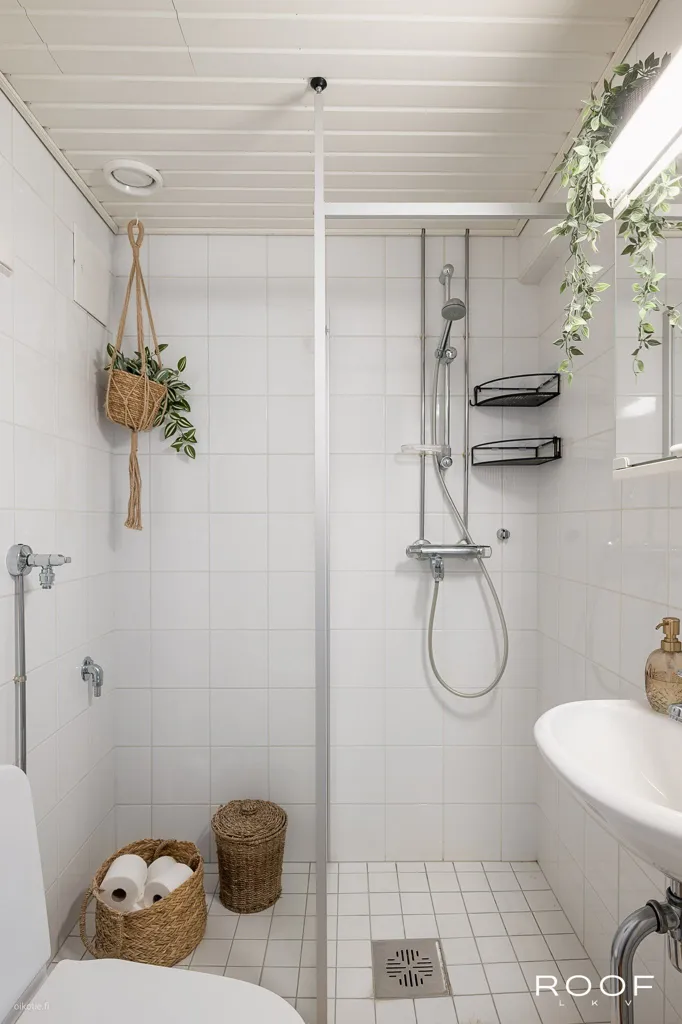 Bagni - Efficient One-Bedroom Flat with Garden View in South Haaga