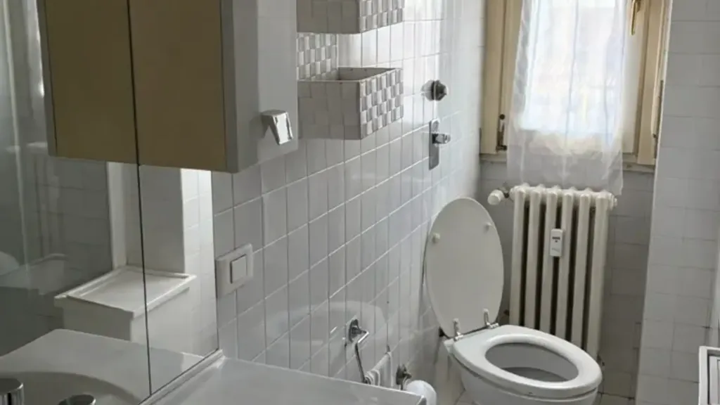 Salles de bain - 4-Bedroom Apartment with Panoramic Balconies in Monza