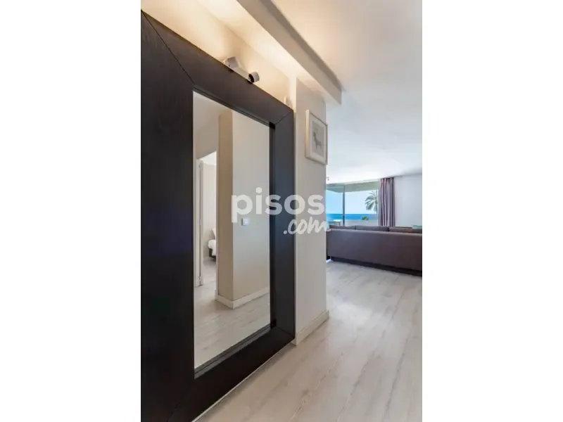 Esik - Seafront Apartment with Balcony in Magaluf