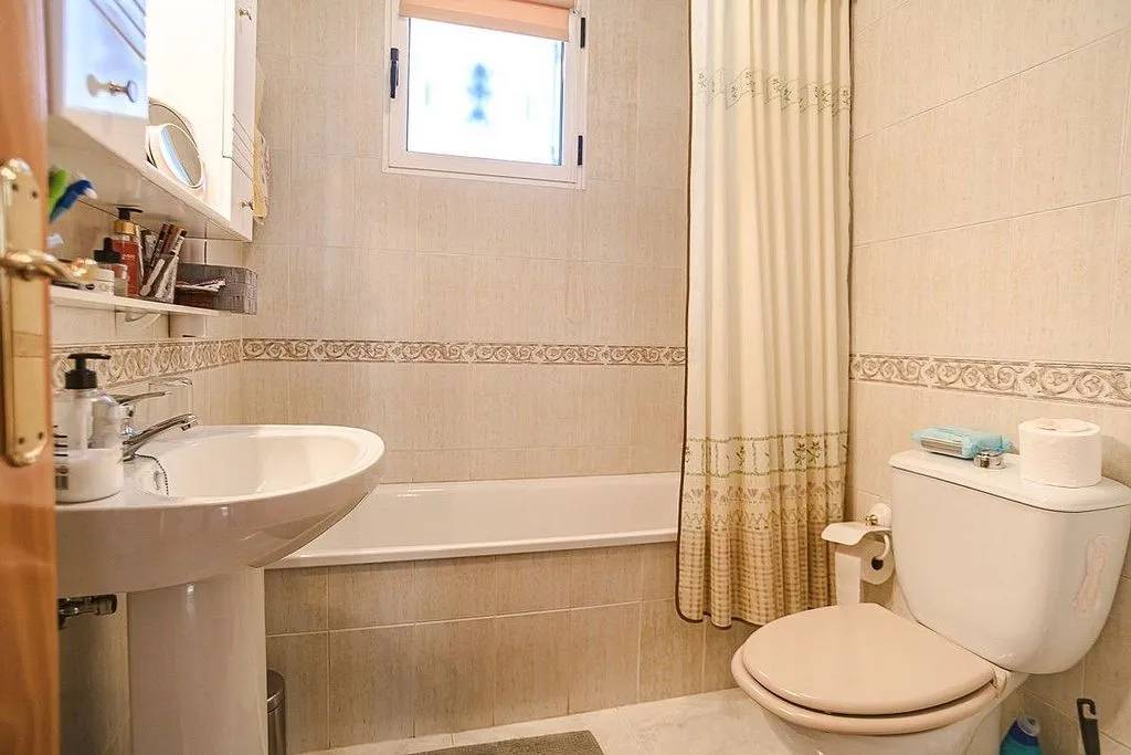 Bathrooms - Chalet with Pool and Terrace in La Florida