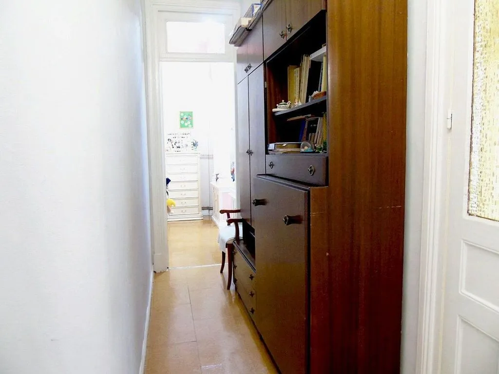 Entrée - Historic Apartment with Balcony in City Centre