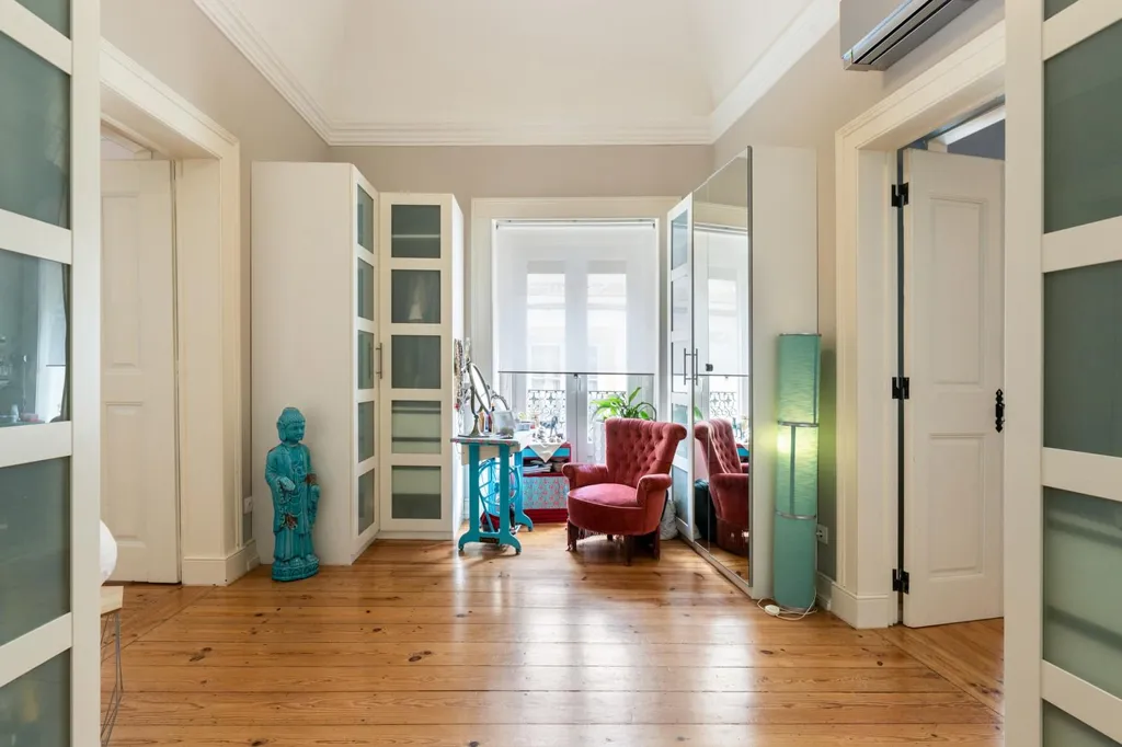 Esik - Historic 5-Bedroom House with Garden in Évora