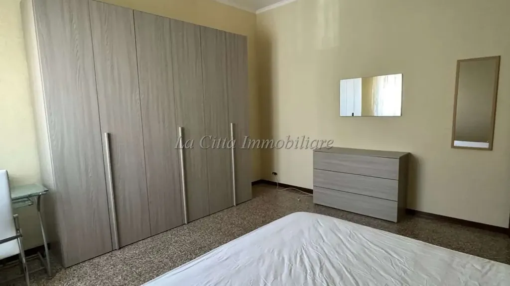Chambres - Armed Trilocale with Balcony in Novara