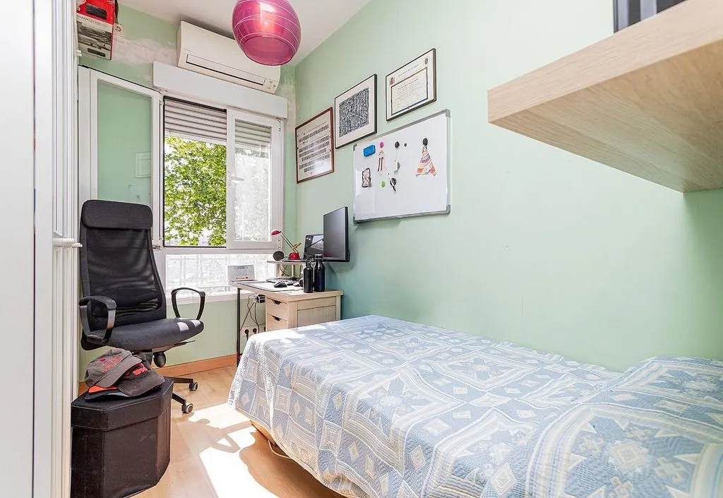 Chambres - Apartment with Balcony near Atocha, Madrid