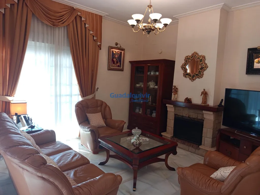 Living Room - Independent Chalet with Pool in Cerros de Montequinto
