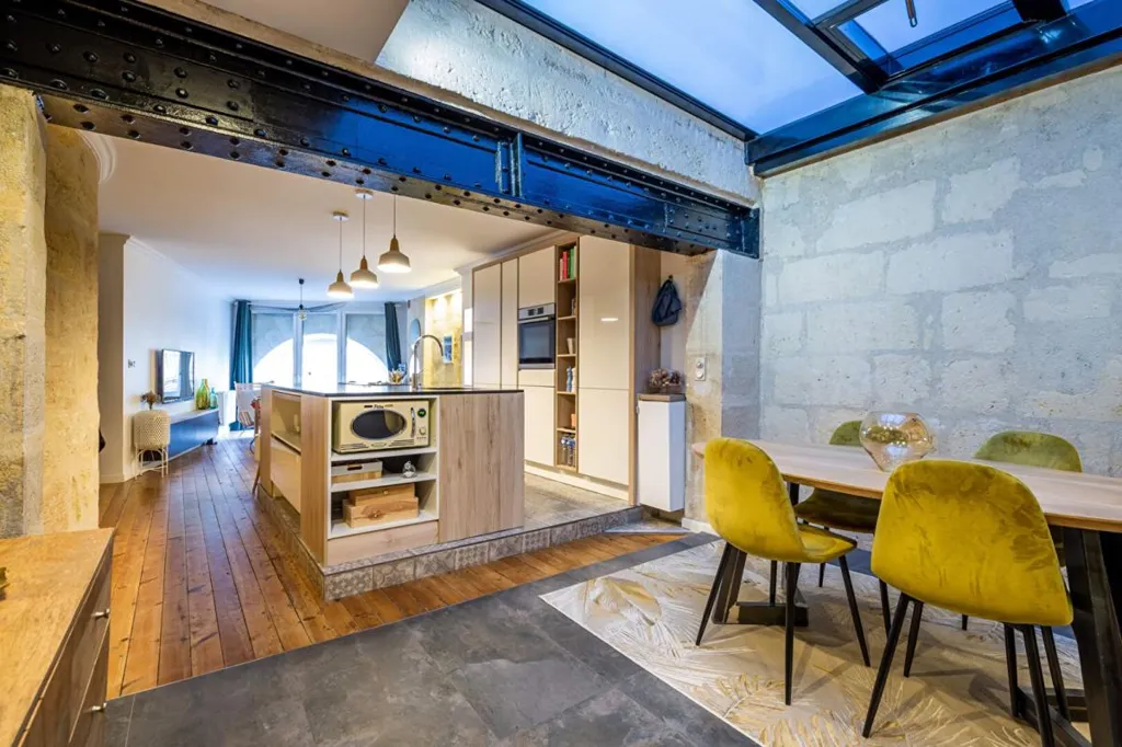 Cuisine - Appartement Rénové avec Poutrelles Eiffel à Bordeaux
