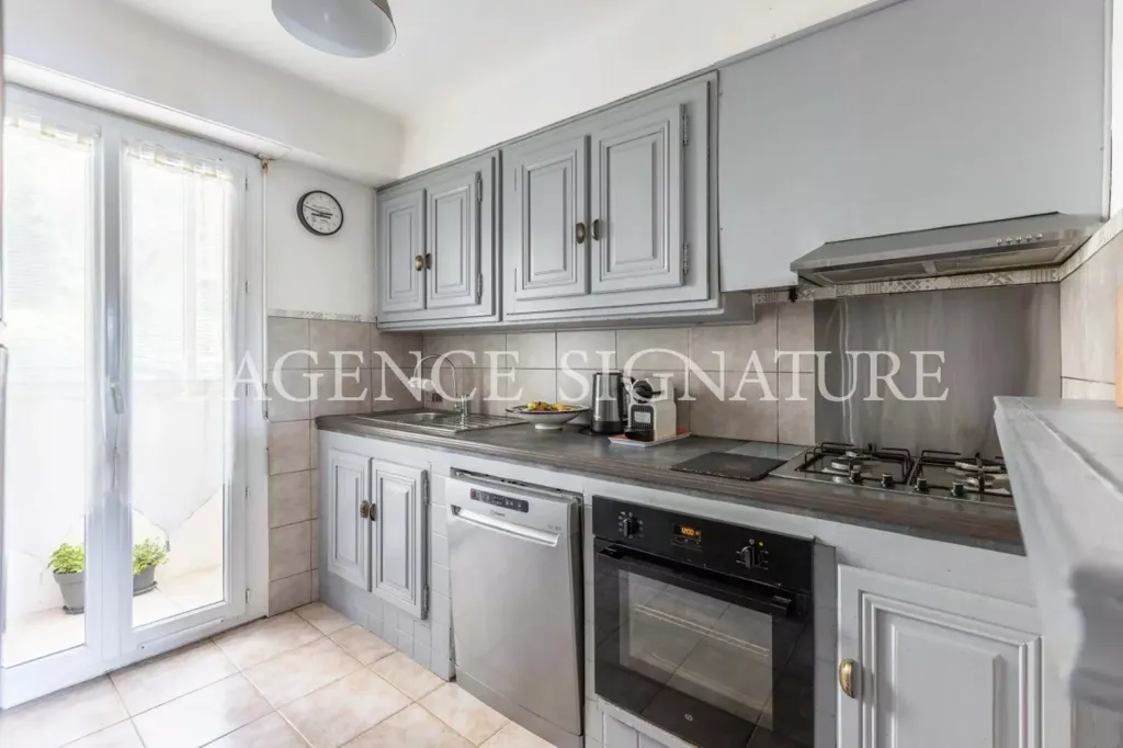 Kitchen - 4-Piece Apartment with Loggia in Nice