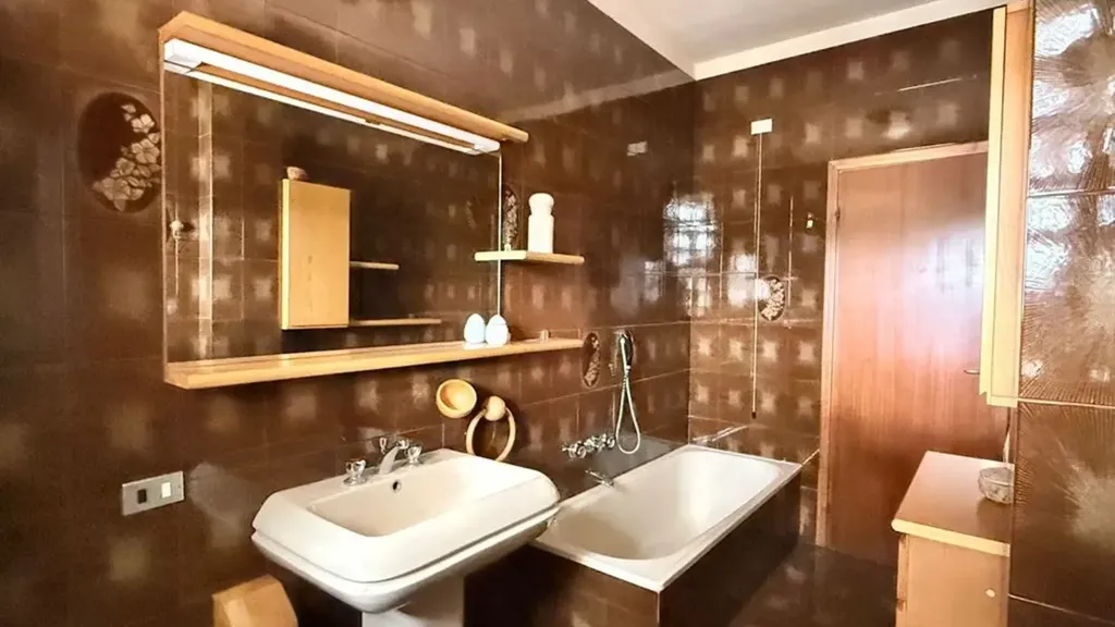 Salles de bain - Semi-Detached Villa with Private Garden in Faenza