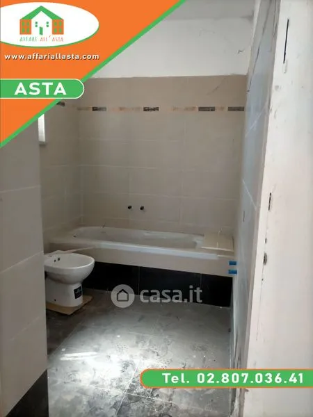 Bagni - Three-Bedroom Apartment with Balcony in Palestro