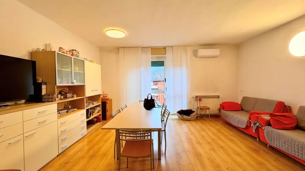 Soggiorno - Three-Room Apartment with Balcony in Breno