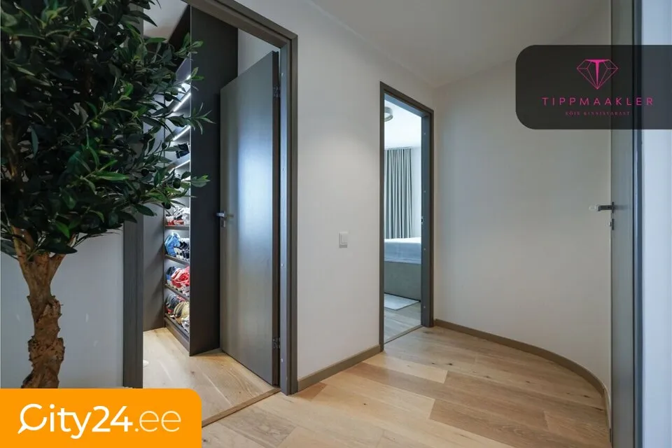 hallway_entrance